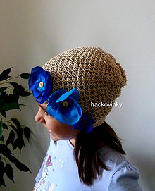 Detské čiapky - Zlato bezova s modrymi kvetinkami - 8114608_