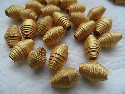 Materiál ručne robený - zlaté papierové korálky - 8126835_