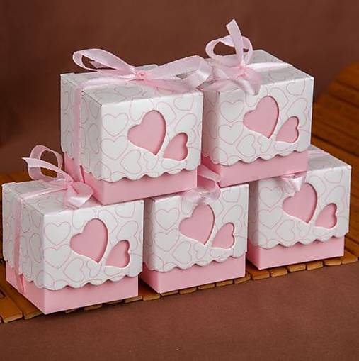 Ozdobné krabičky so srdiečkami ružové