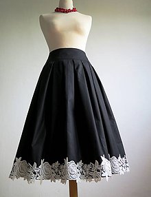 Sukne - čierna sukňa s ozdobným lemom - 8159201_