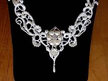 Náhrdelníky - svadobný náhrdelník s perličkami a štrasom - 8201468_