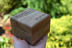 Prstene - Krabička na svadobné obrúčky z orechového dreva s iniciálmi - 8213622_