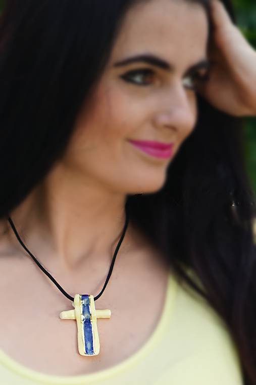 Náhrdelníky - porcelánový krížik  - 8222575_