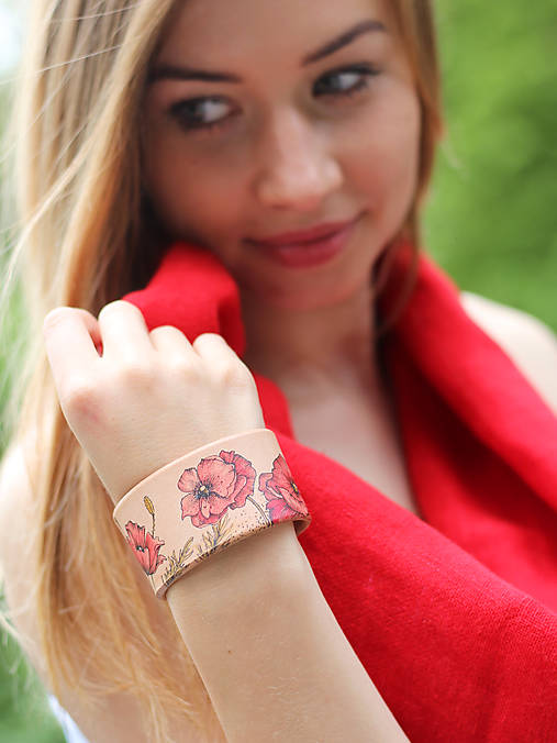 Ručne maľovaný kožený náramok "Vlčie maky"