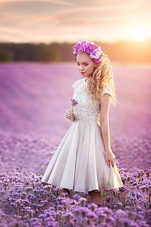 Šaty - Koktejlové šaty s tylovým vyšívaným živôtikom a kruhovou sukňou rôzne farby - 8253556_