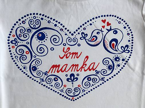 Maľované tričko s ľudovoladený vzorom v tvare srdca a (S nápisom "Som mama ")