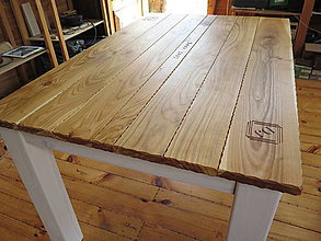 Nábytok - Drevený stôl s rezbou - 8291196_