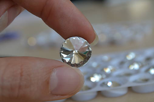 Kabošon sklenený rivoli crystal clear 14mm, 0.35€/ks