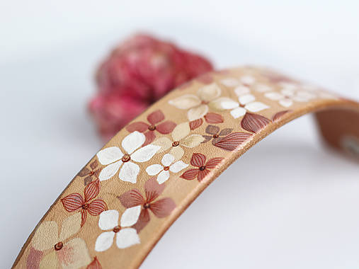 Elegantný, ručne maľovaný kožený náramok Hortenzia