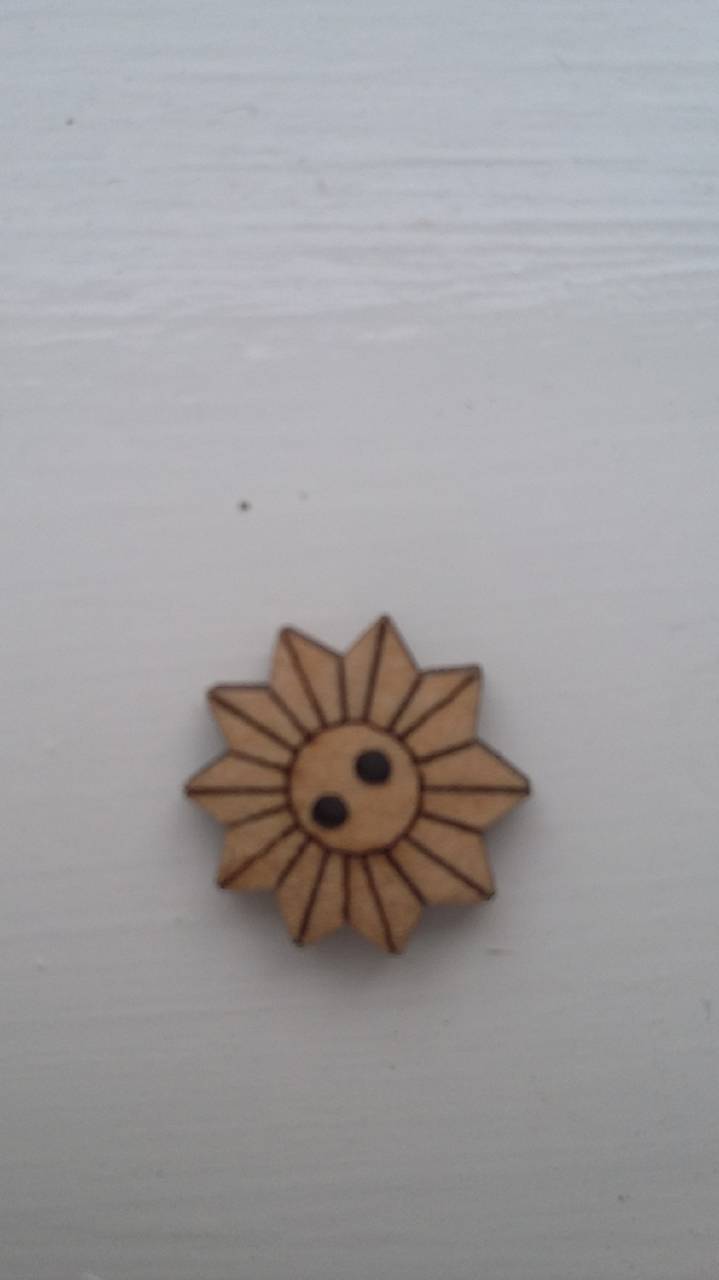 G104 Gombík drevený (slniečko 1,8 cm)