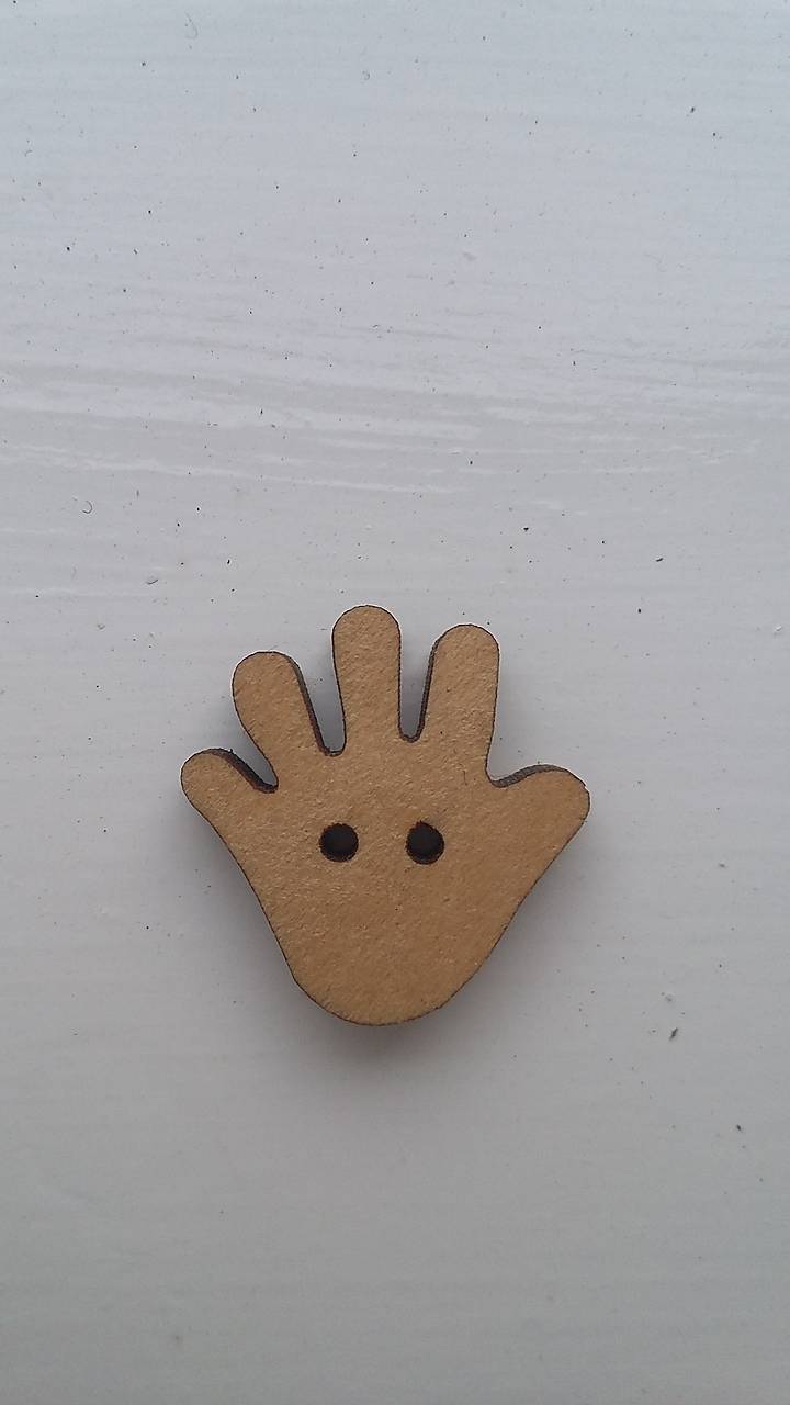 G104 Gombík drevený (ruka hand made 1,8 x 1,8 cm)