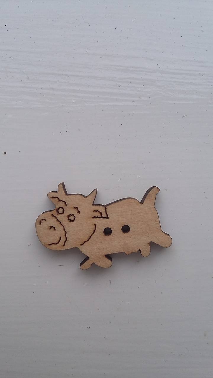 G104 Gombík drevený (krava 2,8 x 2,0 cm)