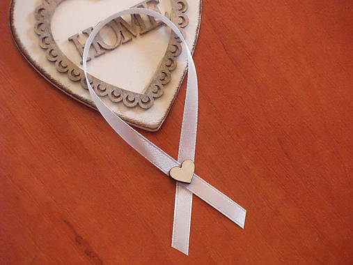 Svadobné pierka - Stuhy na fľaše s dreveným srdiečkom - 8347698_