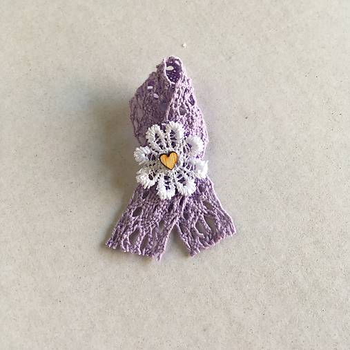 Svadobné pierka - vintage svadobné pierko fialové s dreveným srdiečkom - 8359879_