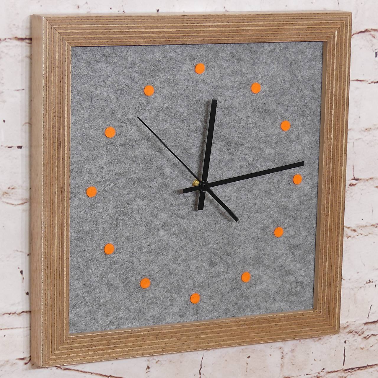 Drevené nástenné hodiny "feLt" 70