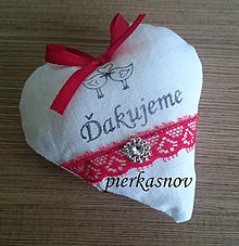 Darčeky pre svadobčanov - srdiečka s levanduľou s červenou čipkou - 8379947_