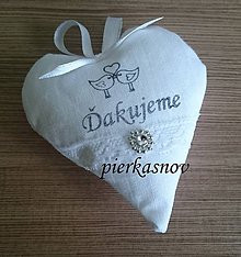 Darčeky pre svadobčanov - srdiečka s levanduľou s bielou čipkou - 8379959_