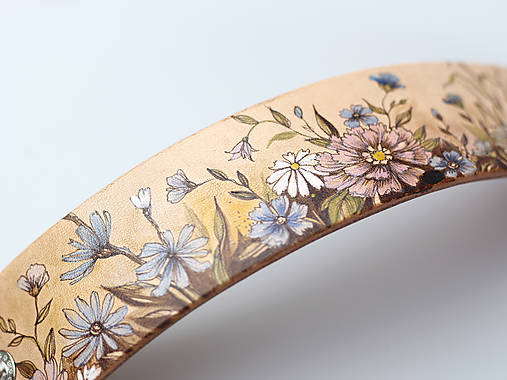 Kvetinová lúka - ručne maľovaný kožený náramok s náušnicami