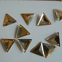 Iný materiál - Našívacie pliešky trojuholníky zlaté 17mm - 8389483_