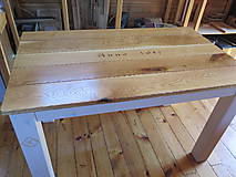 Nábytok - Drevený stôl s rezbou, patina biela - 8396428_