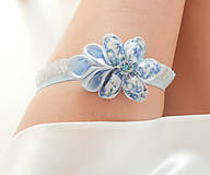 Spodná bielizeň - Belasý modrý kvetinový svadobný podväzok - 8402326_