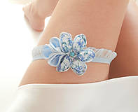 Spodná bielizeň - Belasý modrý kvetinový svadobný podväzok - 8402327_