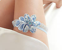 Spodná bielizeň - Belasý modrý kvetinový svadobný podväzok - 8402330_