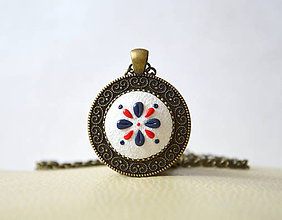 Náhrdelníky - Folk ornament - biely (náhrdelník) - 8425143_