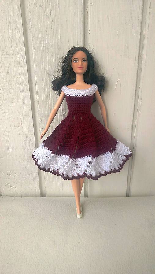  - Háčkované bordové šaty pre Barbie - 8423043_