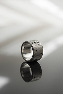 Prstene - Prsteň s čiernymi zirkónmi - 8423772_