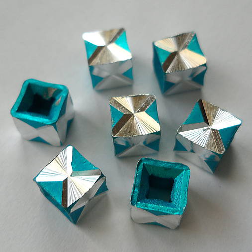 Hliníková kocka 5,5mm-1ks (modrá)