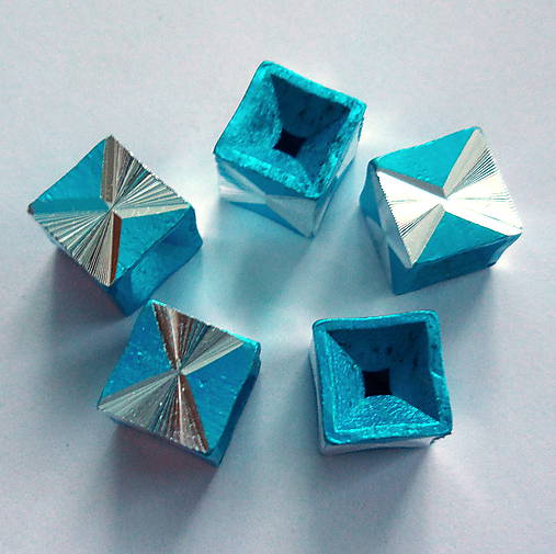 Hliníková kocka 8mm-1ks (modrá)