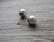 Perly napichovačky - chirurgická oceľ 10mm (Biele perly napichovačky - chirurgická oceľ č.1158)