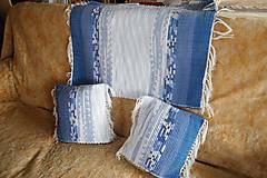 Úžitkový textil - Tkaný koberec a dve obliečky na vankúše modro-biele - 8454215_