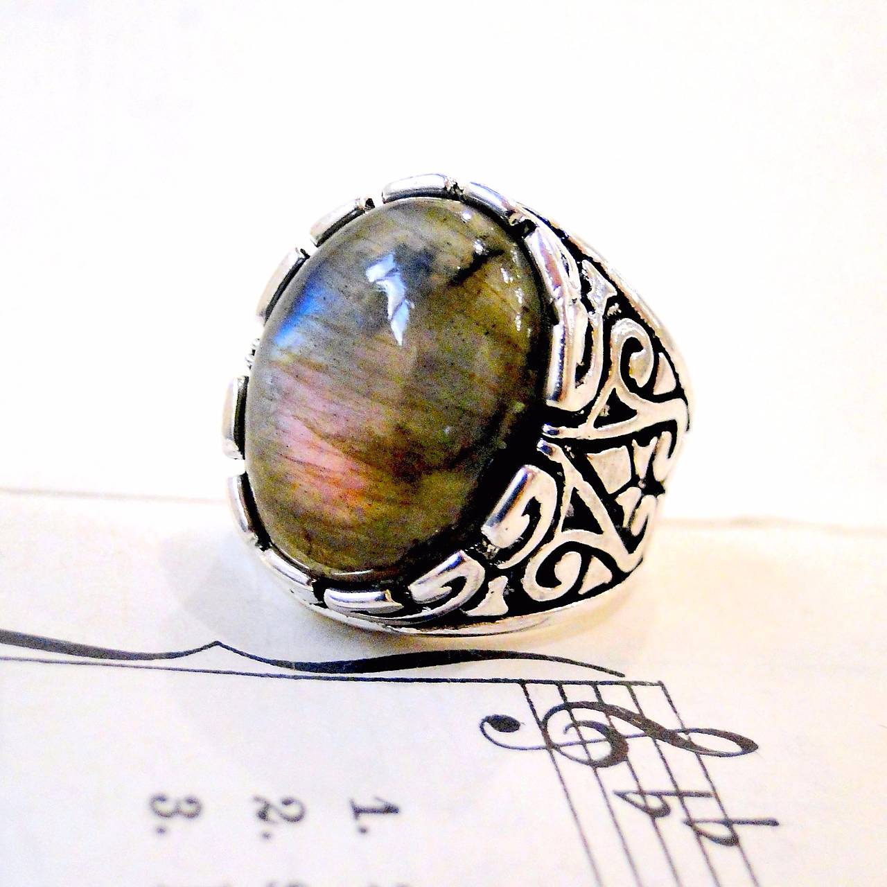 Massive Violet Labradorite Ring / Masívny vintage prsteň s fialovým labradoritom /0524