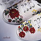 Ponožky, pančuchy, obuv - Tenisky maľované podľa stuhy (Růže) - 8464982_