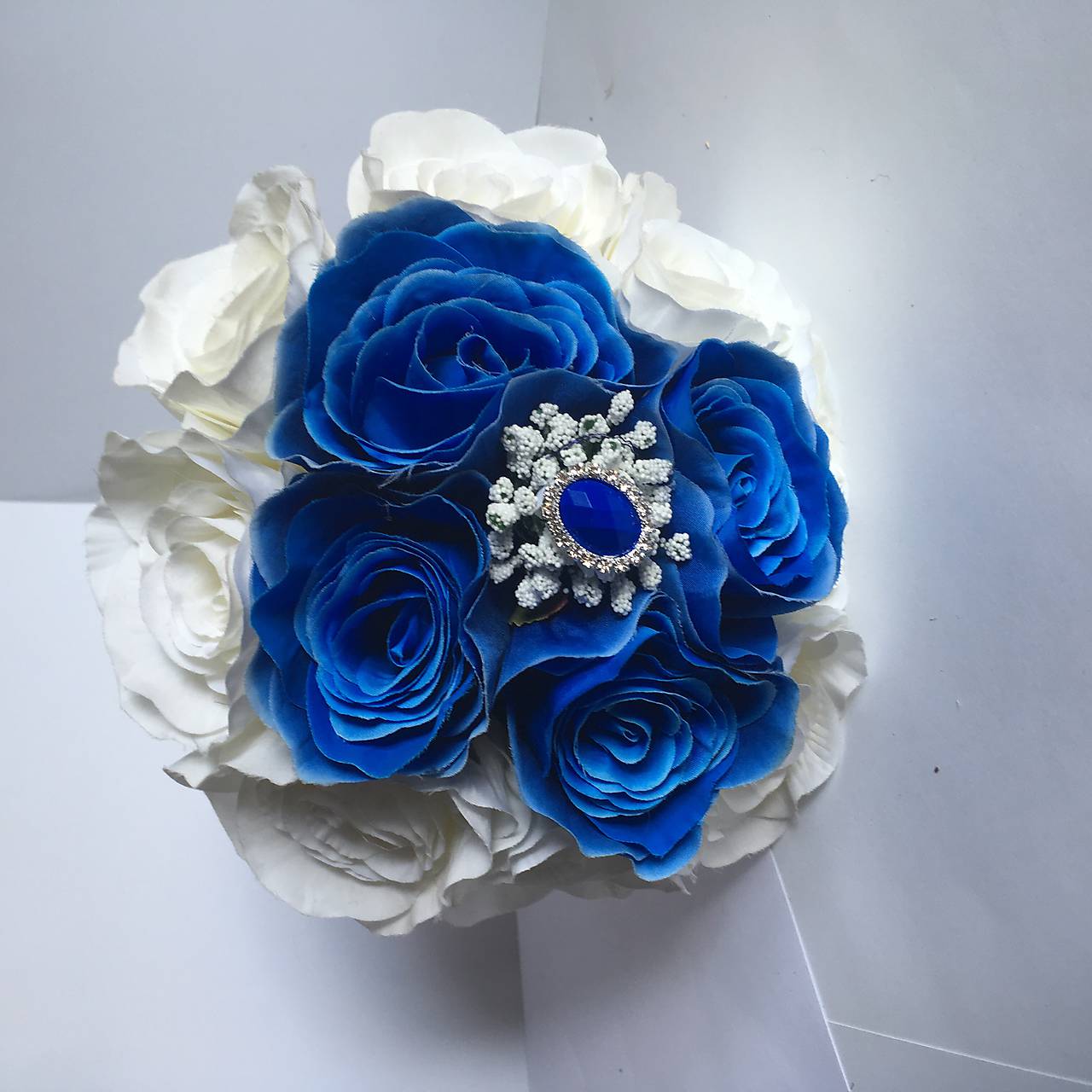 Svadobná kytica modré ruže / gerberis - SAShE.sk