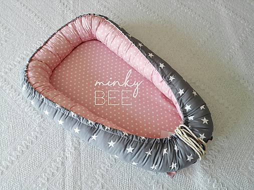 Hniezdo pre novorodenca - hviezdy/ružová/sivá