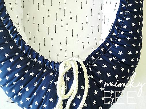 Hniezdo pre novorodenca - hviezdy navy/ šípy