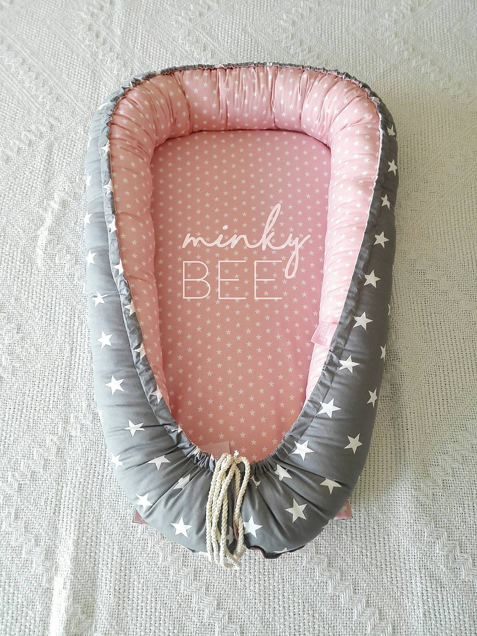 Hniezdo pre novorodenca - hviezdy/ružová/sivá