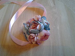 Kytice pre nevestu - svadobné náramky pre družičky ružovo-modré - 8481005_