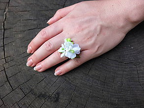 Prstene - bílý květinový prstýnek - 8481590_