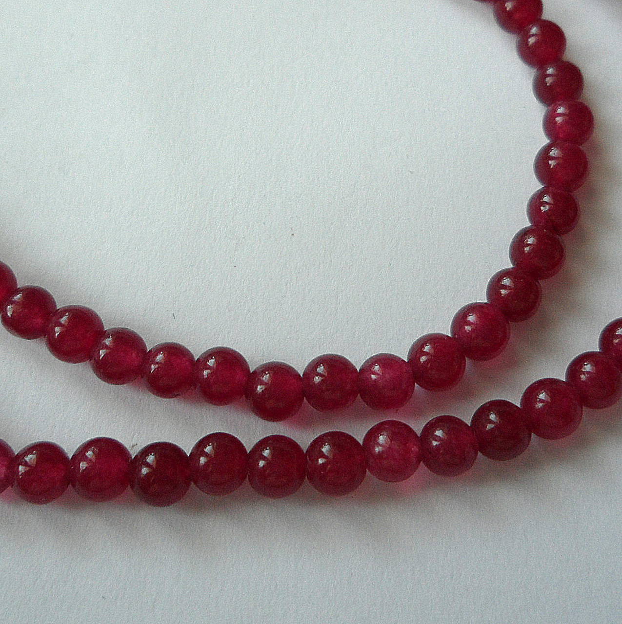 Jadeit 4mm-priehľ-1ks (fuchsia)