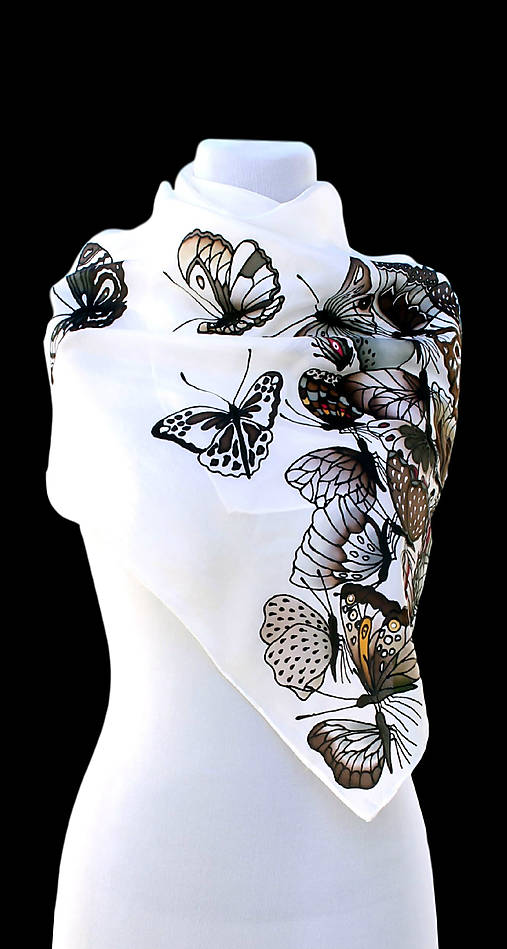 Ručne maľovaný hodvábny šál s hnedými motýľmi - Motýlí žúr