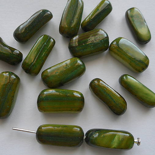 Nugeta perleťová 5x15mm-1ks (zelená)