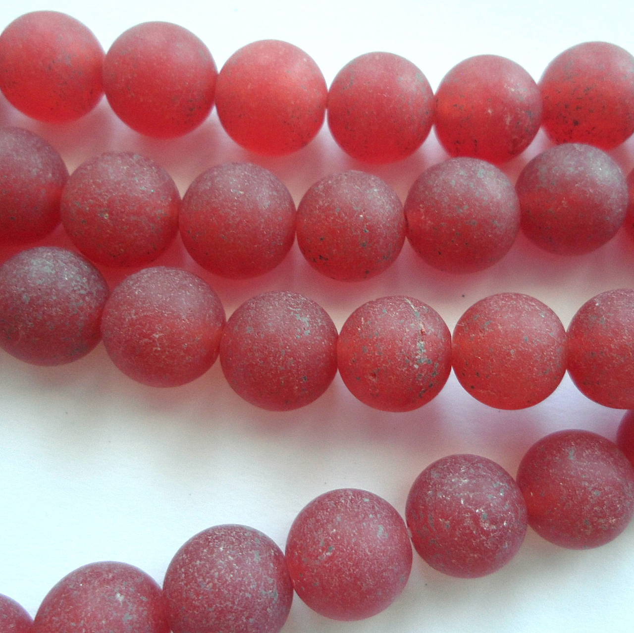 Jadeit matný 8mm-1ks (rubín)