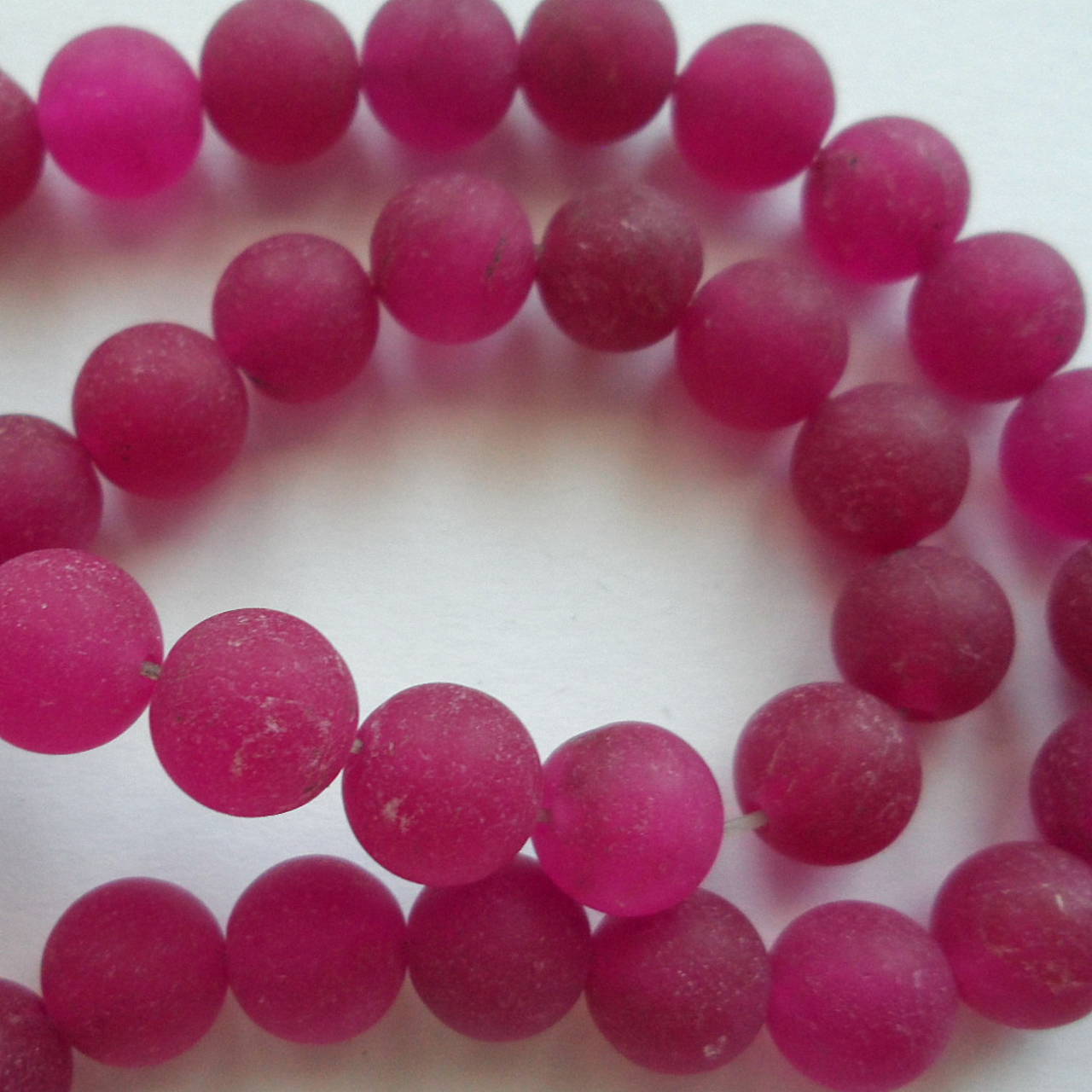 Jadeit matný 8mm-1ks (fuchsia)