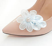 Ponožky, pančuchy, obuv - Belasé (bledomodré, svetlomodré) kvetinové klipy na topánky so štrasovým kamienkom - 8503056_