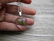 Náhrdelníky - Srdiečko s kvietkami - živicový náhrdelník (AKCIA Živicové srdiečko s kvetmi menšie- náhrdelník č.1221) - 8506760_