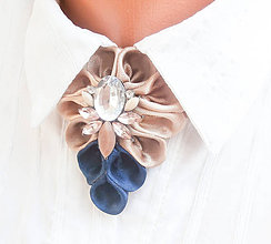 Náhrdelníky - Elegancia a la Chanel - indigo béžový náhrdelník s ozdobným kamienkom - 8509929_